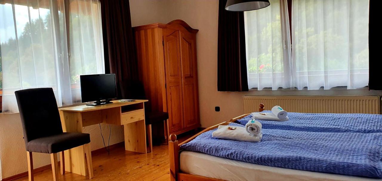 Gruener Baum Hotel Neckargerach Eksteriør billede